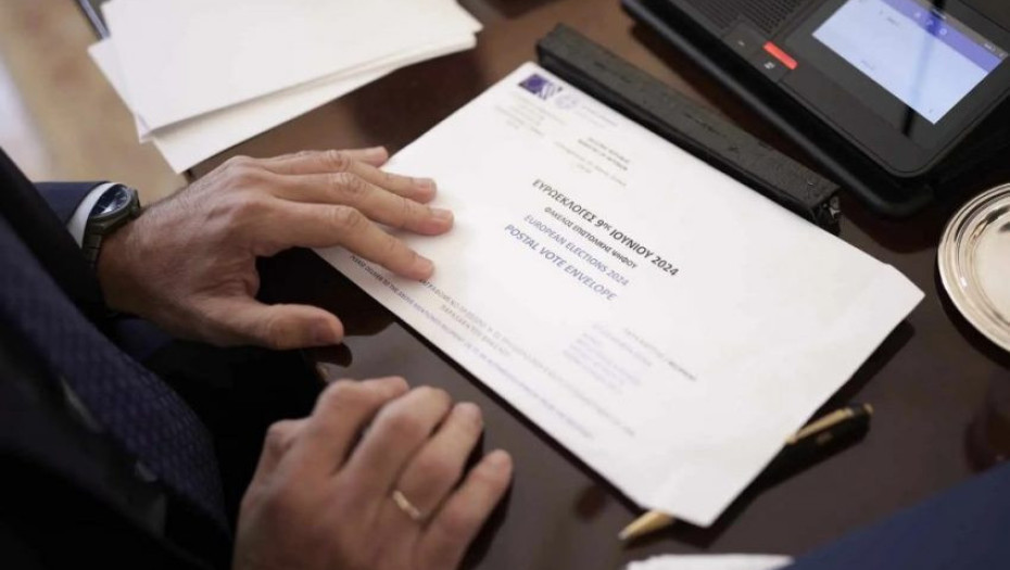 Κατατέθηκε στη Βουλή το νομοσχέδιο για την επιστολική ψήφο-«Ιστορική και εθνικής σημασίας μεταρρύθμιση»