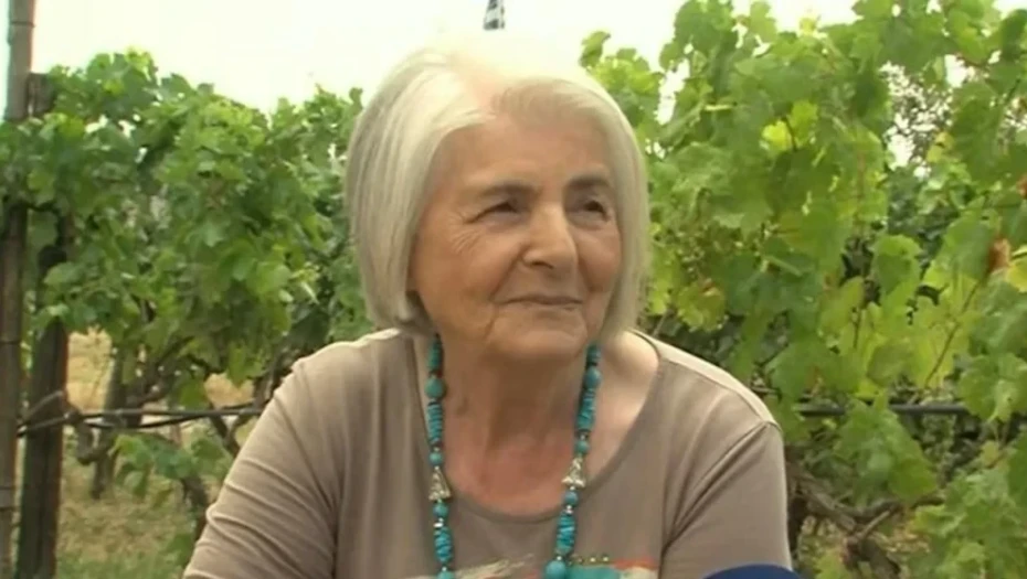 Αuτή είναι η κυρία Σοuλτάνα: Η σούπερ γιαγιά που στα 76 της χρόνια πήρε απολυτήριο λυκείου με 19,8