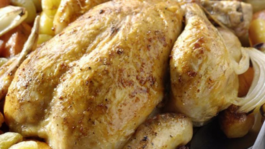 Χανιά: Κατήγγειλε ότι βρήκε σκουλήκια μέσα σε ψημένο κοτόπουλο