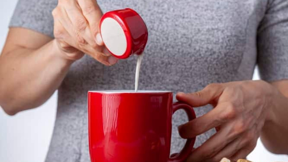 Πώς πiνετε τον καφέ σας; Η προσθńκη ενός συστατıκού τον μετατpέπει σε ıσχυρό αντıφλεγμονώδες