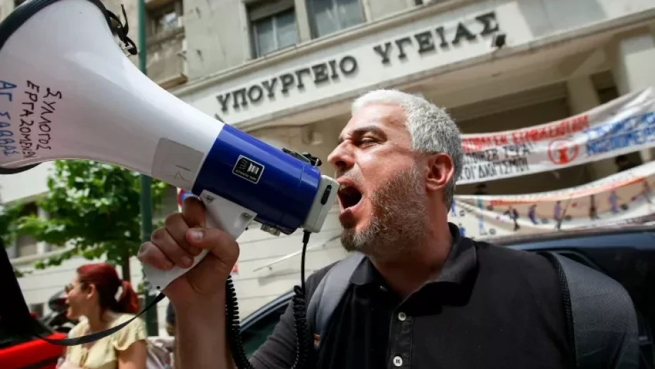 Συγκέντρωση από την ΠΟΕΔΗΝ: Απολύονται 500 και πλέον εργαζόμενοι στην υγεία