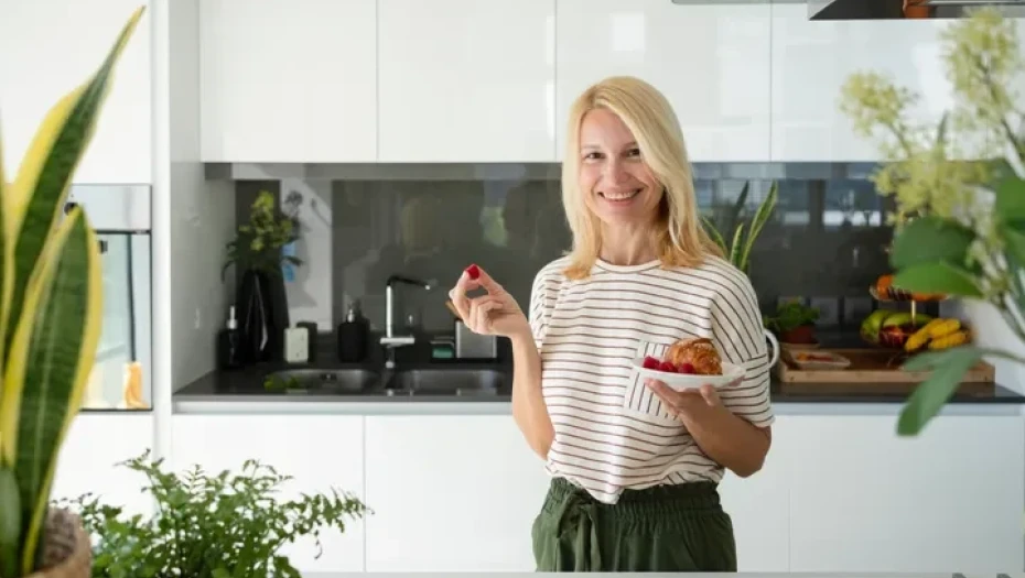 Η καλύτερη ώρα για πρωινό αν θέλουμε να ρίξουμε την πίεση και τα περιττά κιλά εδώ και τώρα