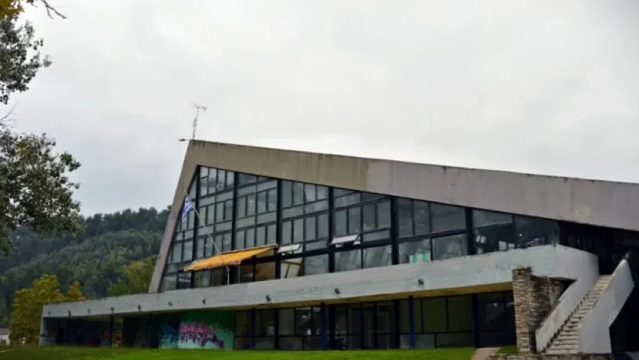 Η ιστορική ευθύνη διατήρησης των τοπόσημων της πόλης μας: Το Κολυμβητήριο των Σερρών ως μνημείο μεταπολεμικού μοντερνισμού.