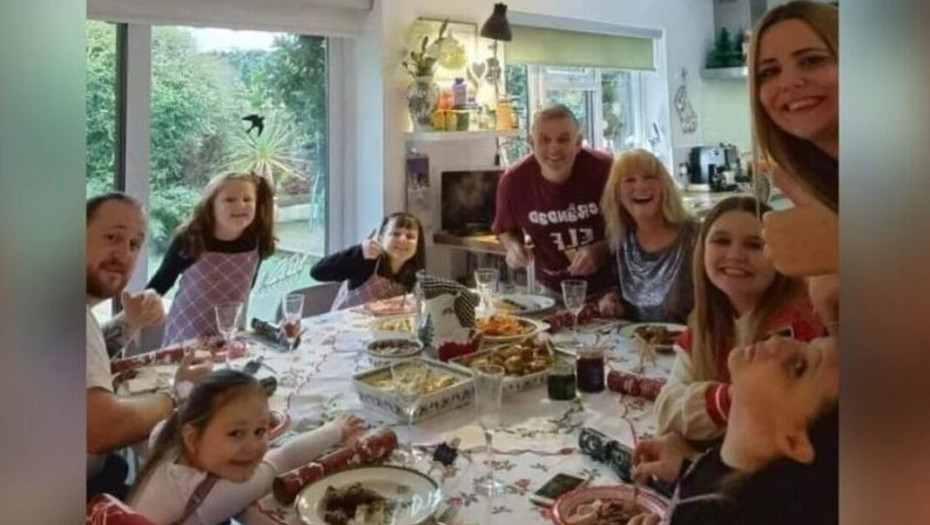 Η γιαγιά «Σκρουτζ» που χρεώνει την…οικογένειά της για το εορταστικό τραπέζι, αύξησε φέτος την τιμή