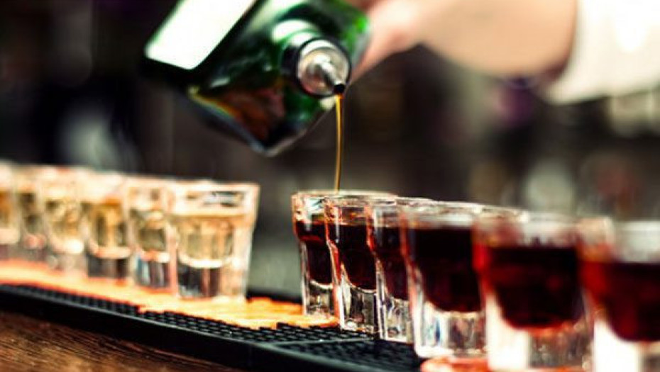 Τραγωδία στον Πειραιά: 18χρονος πέθανε από κατανάλωση αλκοόλ σε νυχτερινό κέντρο