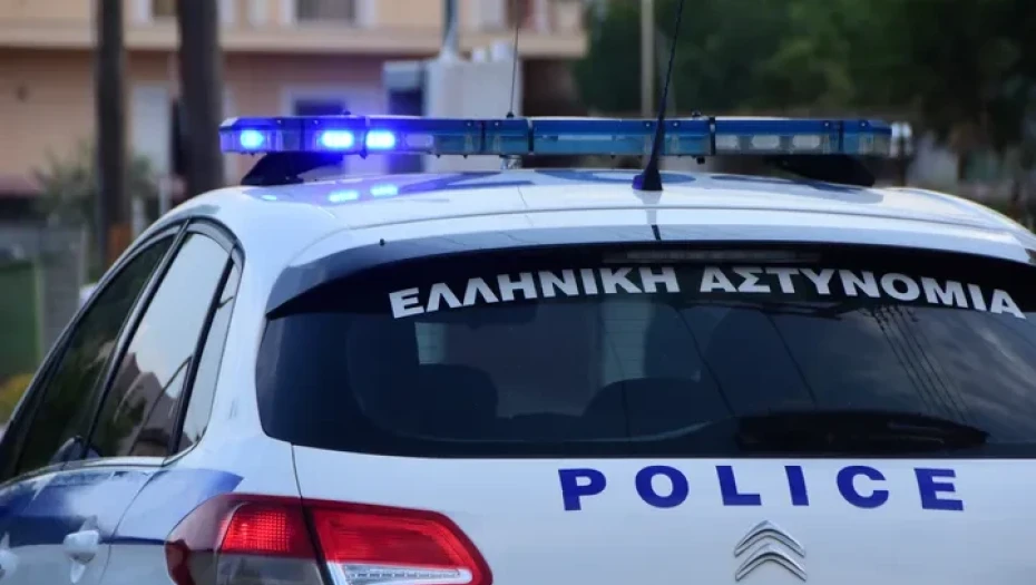 Λάρισα: 20χρονος κυκλοφορούσε γυμνός!