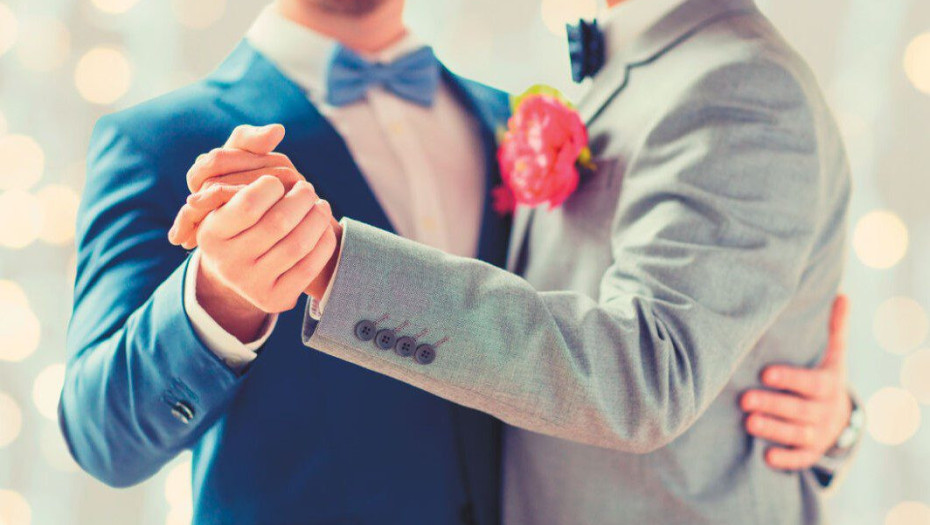 Στο δημαρχείο νέας Σμύρνης ο πρώτος γάμος ομόφυλου ζευγαριού μετά την έγκριση του νόμου