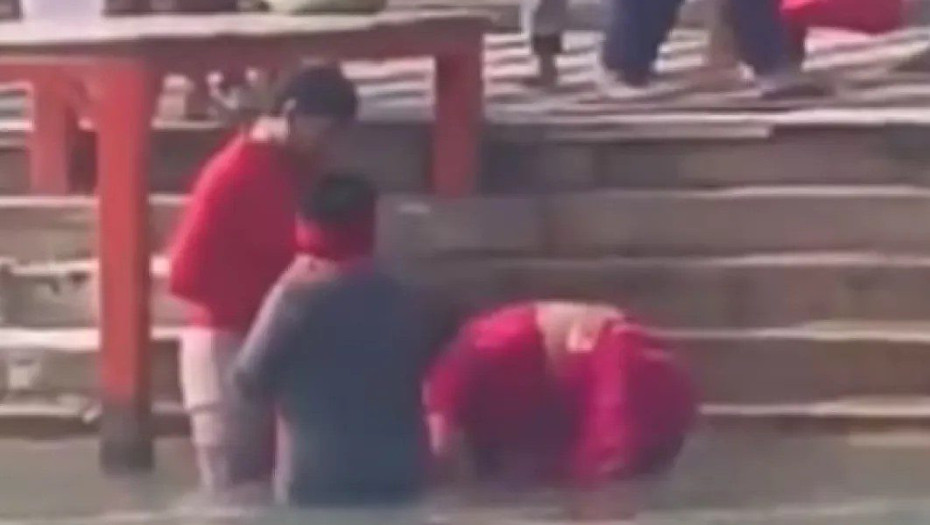 Ινδία: Οικογένεια έπνιξε στον Γάγγη 5χρονο με τελικό στάδιο λευχαιμίας επειδή πίστευε ότι θα τον… θεραπεύσει