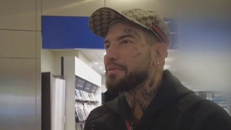 Η επική αντίδραση του Snik σε ερώτηση για τον Νταλάρα: “Είναι αυτός που τα είχε με την Άννα Βίσση;”