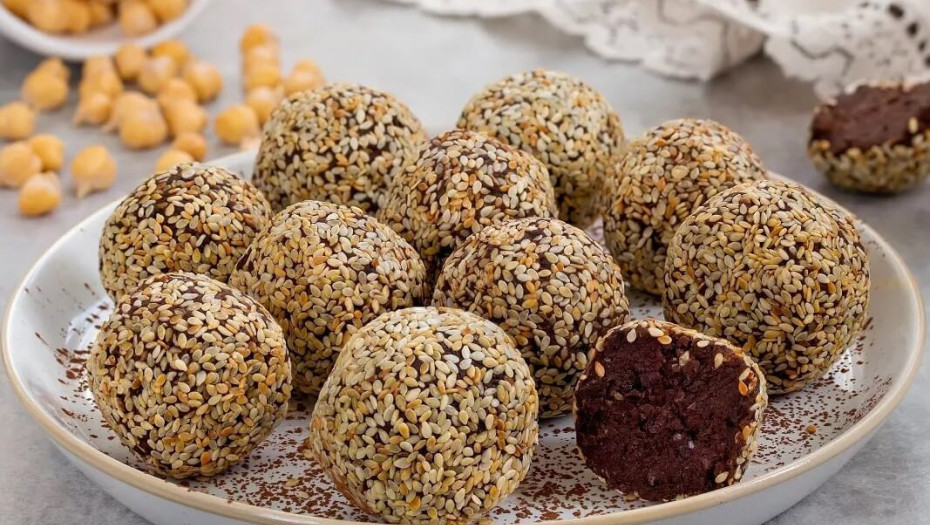 Όταν τα ρεβίθια συνάντησαν τη σοκολάτα: 2 υγιεινά γλυκά σνακ απίστευτης νοστιμιάς