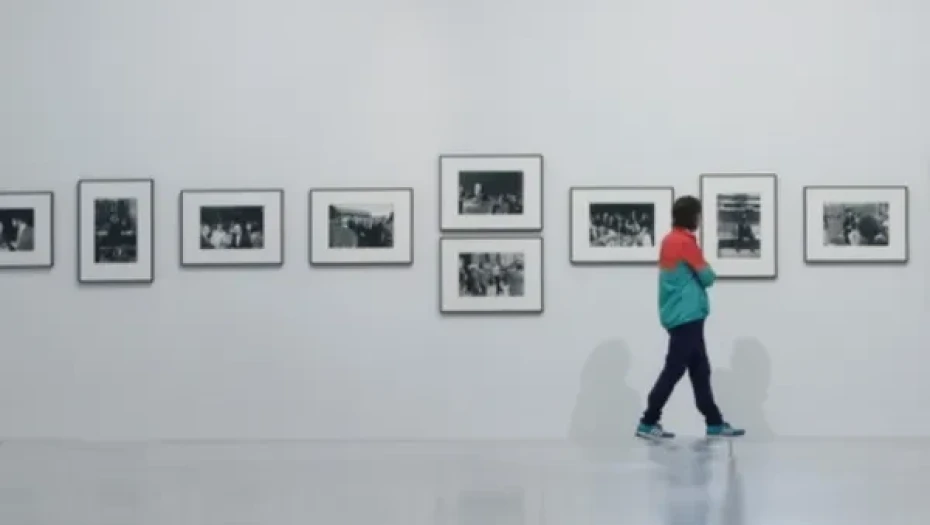 Γερμανία: Υπάλληλος γκαλερί κρέμασε πίνακά του ελπίζοντας να δοξαστεί