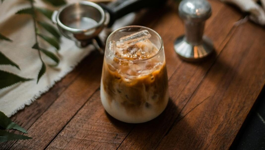 Πώς να κάνεις τον τέλειο παγωμένο καφέ στο σπίτι και να σώσεις μια μικρή περιουσία