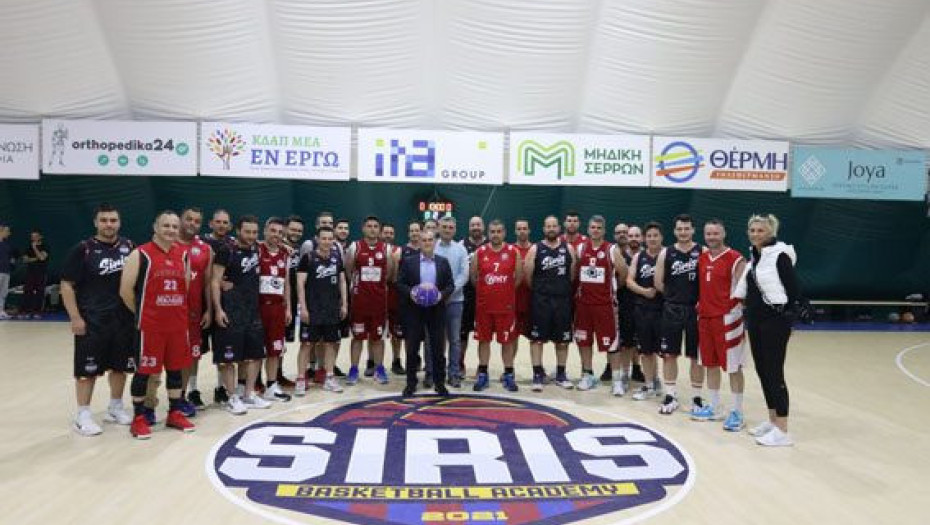 Μια μπάλα για τον Ερυθρό Σταυρό από την Siris Basketball Academy