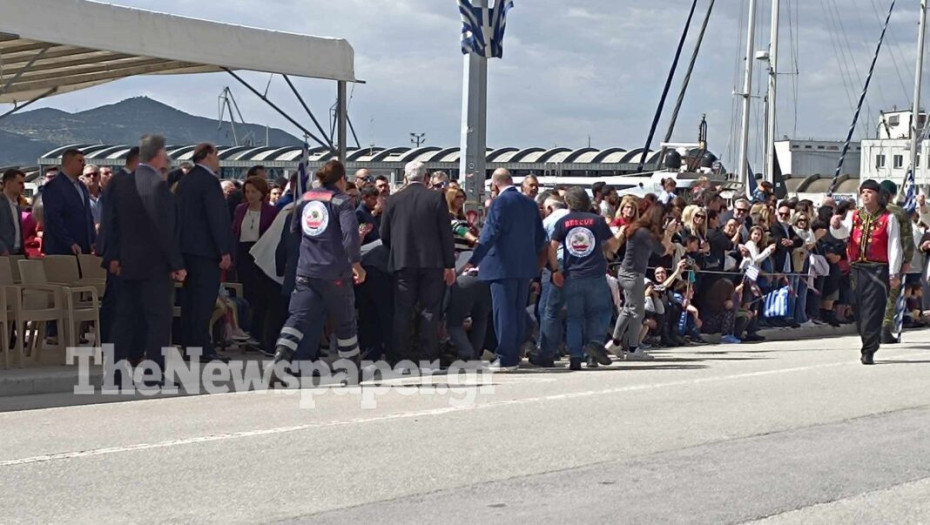 Βόλος: Ατύχημα στην παρέλαση – Νεαρός στρατιώτης βρέθηκε στο έδαφος