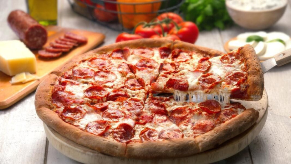 Συνταγή για λαχταριστή πίτσα με τη λαγάνα που περίσσεψε από το τραπέζι της Καθαράς Δευτέρας