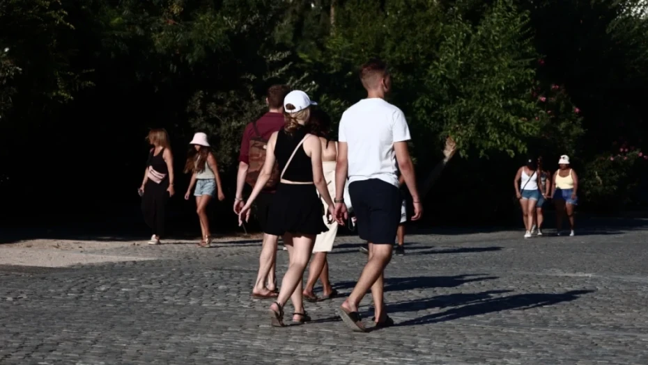 Καιρός: Σαββατοκύριακο με 30άρια και νέα άνοδος από Δευτέρα – Δείτε πού θα «χτυπήσει» η αφρικανική σκόνη