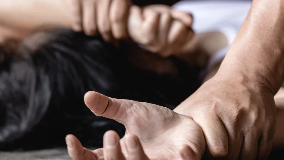 Φρίκη στη Λαμία: Ζευγάρι βίασε 19χρονη, ενώ ήταν μεθυσμένη – Την τράβηξαν βίντεο