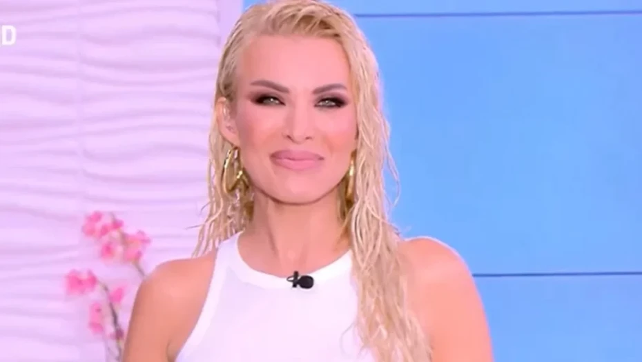 Κατερίνα Καινούργιου: Μικρή έντυνα τον αδερφό μου κορίτσι και τον φώναζα «Έλενα»