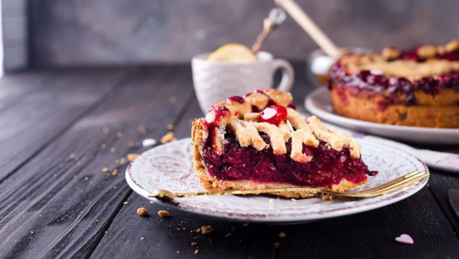 Συνταγή για εύκολη κερασόπιτα -Λαχταριστή και ζουμερή, το καλύτερο επιδόρπιο για το καλοκαίρι