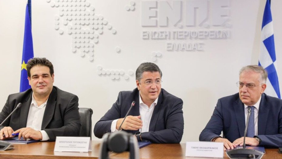 Σύσκεψη των Περιφερειαρχών με τους Υπουργούς Ανάπτυξης Τάκη Θεοδωρικάκο και Εσωτερικών Θοδωρή Λιβάνιο