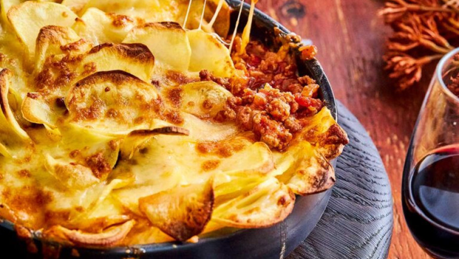 Τριαντάφυλλο πατάτας με κιμά και τυριά