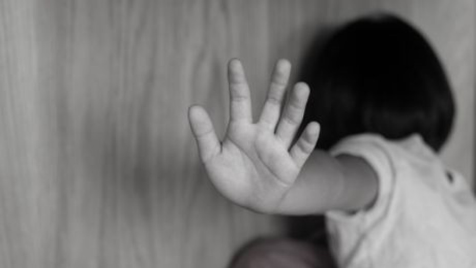 Ηράκλειο: «Της έκλεινε το στόμα να μην κλαίει, είχε σημάδια» – Σοκαριστική μαρτυρία για την κακοποίηση της 3χρονης