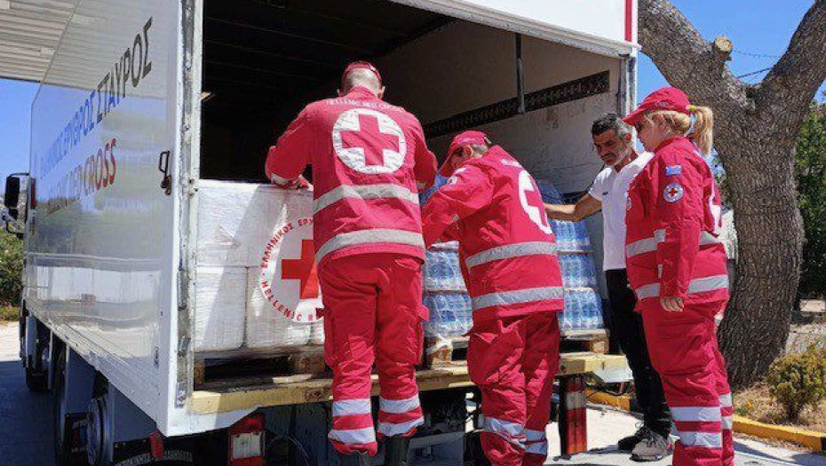 O Ελληνικός Ερυθρός Σταυρός διένειμε 3.000 μπουκάλια εμφιαλωμένο νερό στους πυρόπληκτους