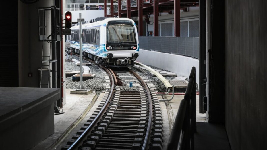 Με αφορμή την παρουσία του πρωθυπουργού στο Μετρό, ειδησεογραφικά συνεργεία επιβιβάστηκαν, σε συρμό του Μετρό στην Θεσσαλονίκη και πραγματοποίησαν τη διαδρομή όλης της βασικής γραμμής η οποία ξεκινάει από τον σταθμό Νέο Σιδηροδρομικό Σταθμό και καταλήγει 