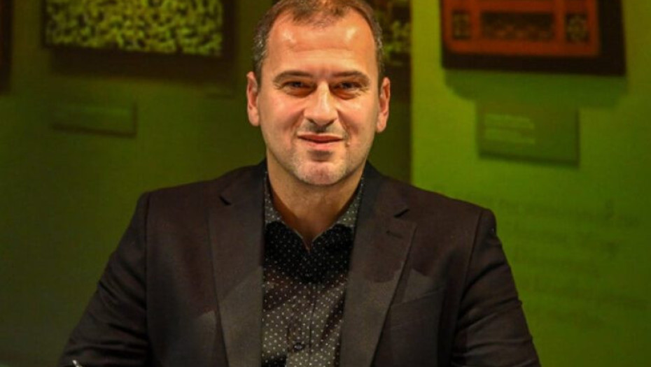 Στην πόλη των Σερρών -Έξυπνες διαβάσεις και πινακίδες