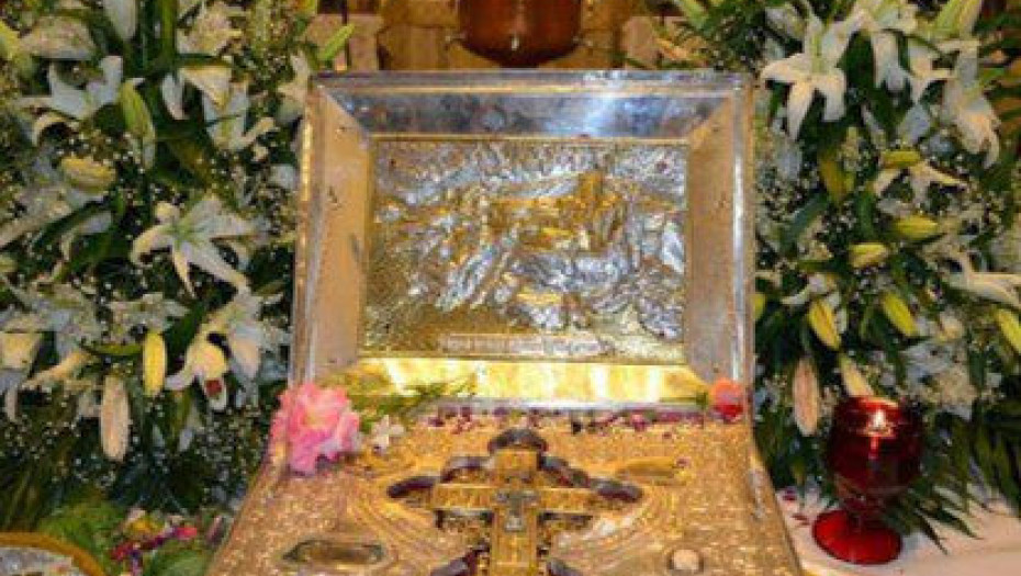 Στον Ιερό Ναό Τιμίου Σταυρού Σερρών η υποδοχή του Άρραφου Χιτώνος και Τιμίου Ξύλου από τη Μονή Παντοκράτορος του Αγίου Όρους