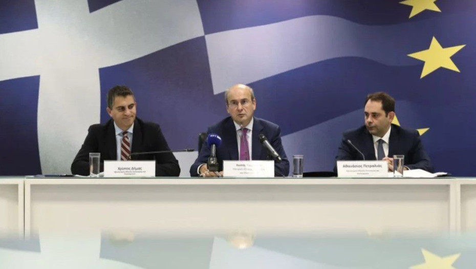 Οι 12 αυξήσεις αποδοχών και οι 12 νέες μειώσεις φόρων – Όσα είπε ο Χατζηδάκης