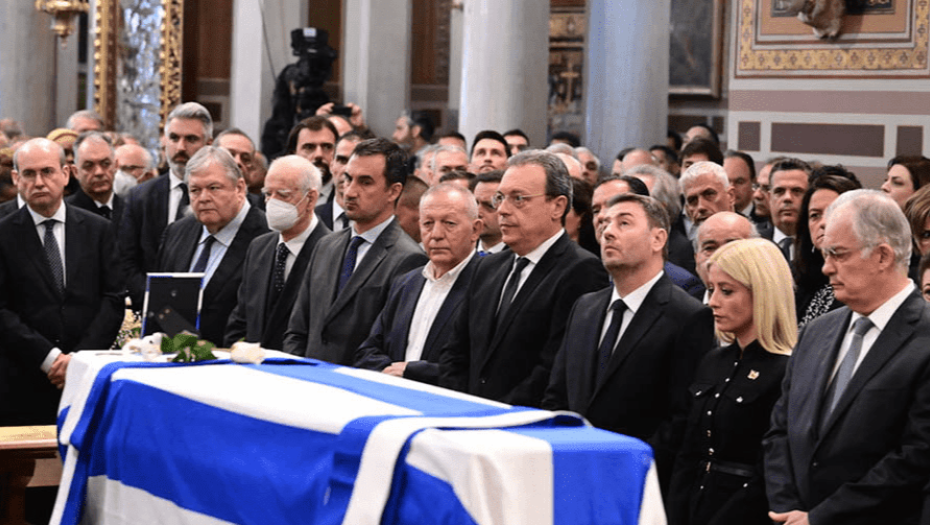 Πασχαλίδης και Τζόλας δεν κατάφεραν να πάνε στην κηδεία του Σημίτη