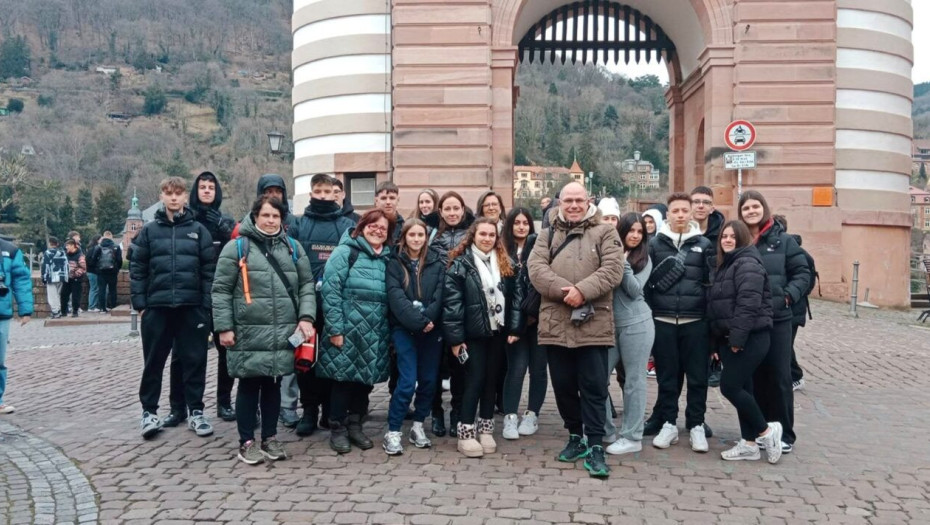 Όταν η γνώση συναντά την εμπειρία: Εκπαιδευτική αποστολή του Γυμνασίου Ηράκλειας και του 3ου Γυμνασίου Σερρών στην καρδιά της Ευρώπης και της Επιστήμης!