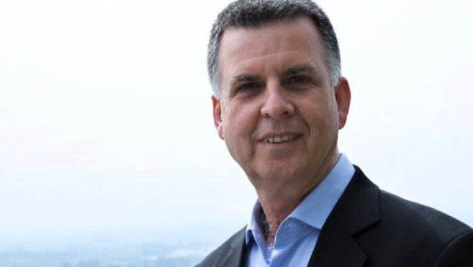 Παναγιώτης Κοτρώνης – led: «Μας χαρίζουν γάιδαρο κι εμείς τον κοιτάμε στα δόντια»