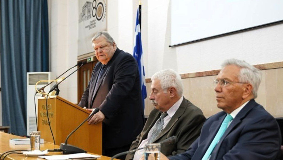 Στην παρουσίαση του βιβλίου του Βαληνάκη, με ομιλητή τον Βενιζέλο γαλάζιο το ακροατήριο λόγω Καραμανλή