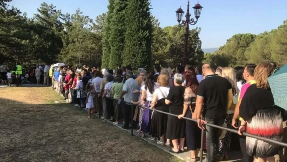 30.000 πιστοί προσκύνησαν τον τάφο του Άγιου Παΐσιου ανήμερα της εορτής του – Αναμονή έως 4 ώρες