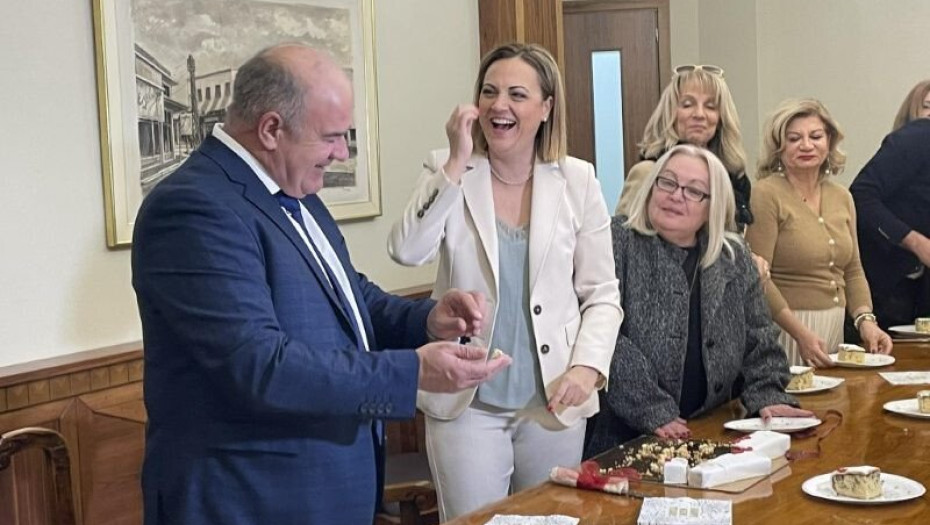 Για δες καιρό που διάλεξε…