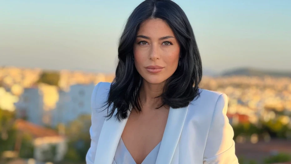 Κατεβαίνει η Λατινοπούλου στην Περιφέρεια αντιγράφοντας το μοντέλο …Βελόπουλου;