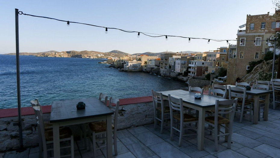 Νησιά: Με φαγητό «στο χέρι» και από το σούπερ μάρκετ οι τουρίστες - Πτώση για την εστίαση