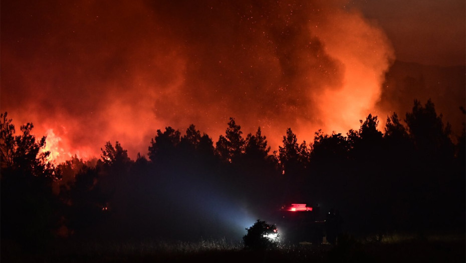 Φωτιά τώρα στο Άγιο Όρος - Στις φλόγες φορτηγό μέσα σε δάσος