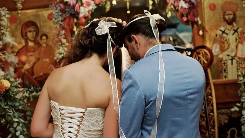 Οpγή με τις «ταρίφες» στις εκκλησίες σε γάμους και βαφτίσεις – Τα «ιερά» πακέτα και η πατέντα να βγαίνουν «λάδι»