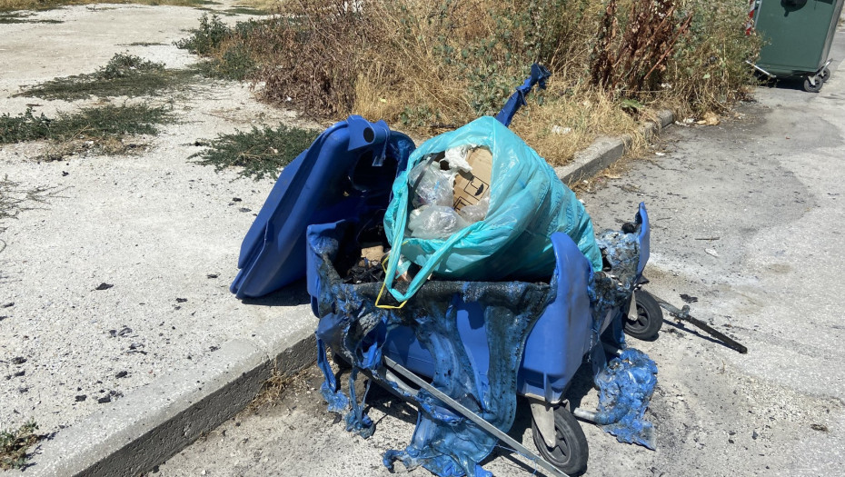 Μπλε κάδοι καίγονται καθημερινά στην πόλη των Σερρών
