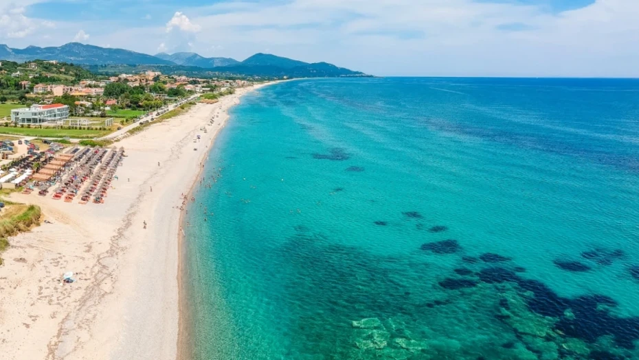 Η μεγαλύτερη παραλία της Ευρώπης βρίσκεται στην Ελλάδα και έχει μήκος 25 χιλιόμετρα