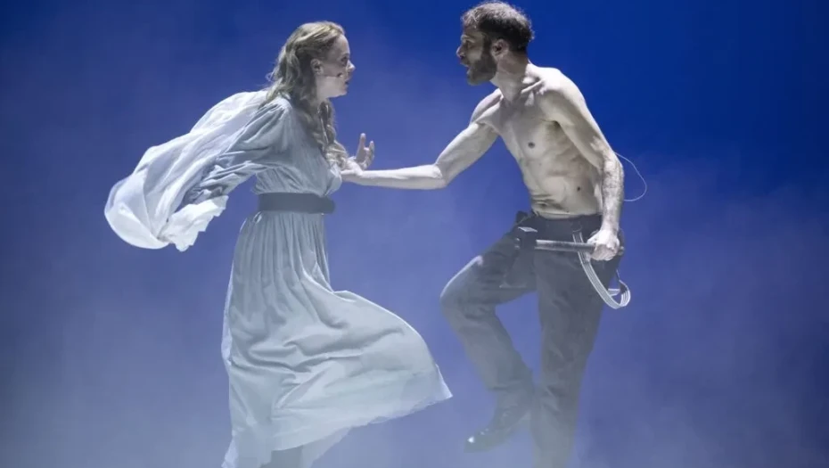 Η ελληνική παράσταση που έγινε εξώφυλλο σε αμερικάνικο περιοδικό