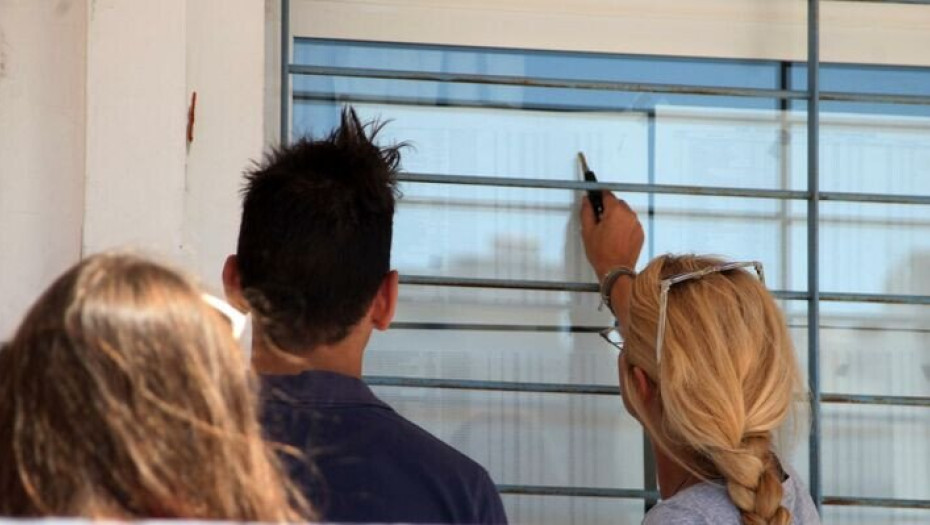 Πανελλαδικές 2025: Ανακοινώθηκαν οι βάσεις εισαγωγής στα ΑΕΙ και στις δημόσιες ΣΑΕΚ