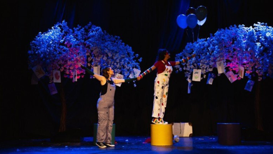 «Τα Χέρια Δεν Χτυπάνε, τα Χέρια Αγαπάνε» την Πέμπτη στο Θεατράκι η παράσταση