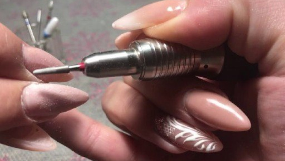 Απαγόρευση στη χρήση τζελ νυχιών από την 1η Σεπτεμβρίου – Ο λόγος