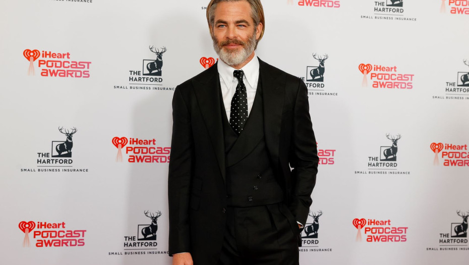 Ο Κρις Πάιν και η Τζένι Σλέιτ πρωταγωνιστές στο ρομαντικό «Carousel»