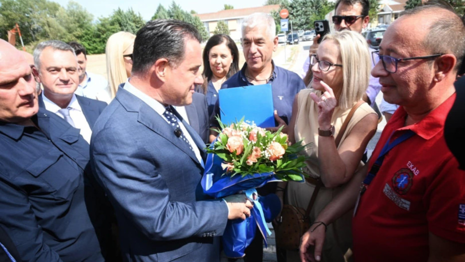 Άδωνις: «Στα 8 νοσοκομεία με περιμένουν με λουλούδια»