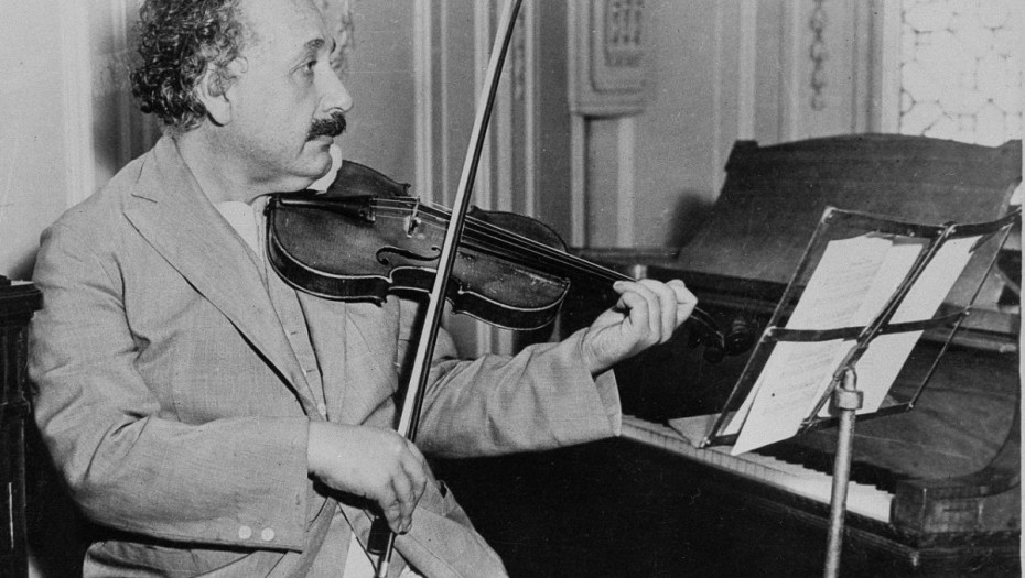 Bιολί του Αϊνστάιν αναμένεται να πωληθεί σε δημοπρασία έως και 300.000 αγγλικές λίρες